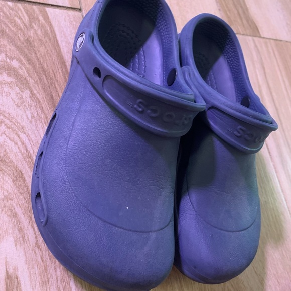 Crocs Closed Hole Shoes Size 7 - Picture 3 of 9